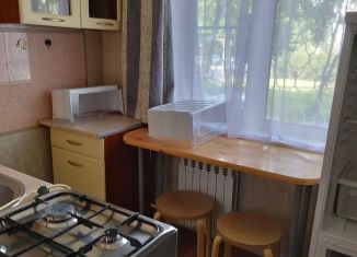 Сдаю в аренду 1-комнатную квартиру, 30 м2, Гатчина, улица Радищева, 26