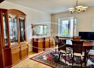 Продается четырехкомнатная квартира, 130 м2, Пермь, улица Мильчакова, 19