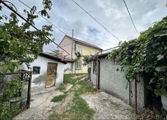 Продам двухкомнатную квартиру, 65 м2, Крым, улица Крылова, 85