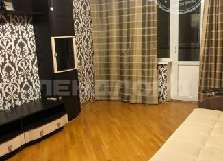 Продам 2-ком. квартиру, 70 м2, Ростов-на-Дону, Орбитальная улица, 46