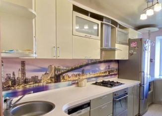 Сдается в аренду 3-комнатная квартира, 69 м2, Хабаровск, Санитарная улица, 16