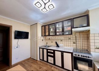 Продаю 3-ком. квартиру, 71 м2, Крым, улица 1-й Конной Армии, 11