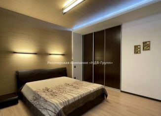 Аренда 3-ком. квартиры, 120 м2, Хабаровск, улица Дзержинского, 56