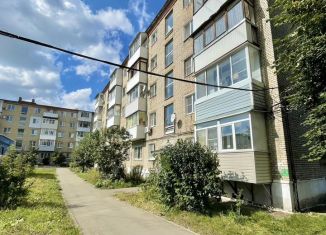 Продаю 1-ком. квартиру, 31 м2, Новомосковск, улица Куйбышева, 30