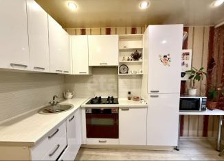 Продаю двухкомнатную квартиру, 44.5 м2, Сыктывкар, Октябрьский проспект, 43