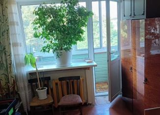 Продаю 4-ком. квартиру, 62 м2, Алексин, улица 50 лет ВЛКСМ, 6