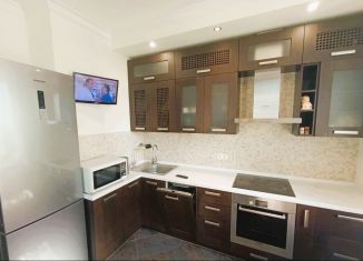 Сдам в аренду 1-комнатную квартиру, 45 м2, Москва, Сходненская улица, 14