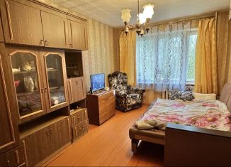 Продам 2-комнатную квартиру, 52.8 м2, Великие Луки, Октябрьский проспект, 11к1