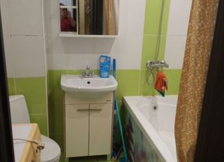 Сдаю в аренду 1-ком. квартиру, 31 м2, поселок городского типа Стройкерамика, улица Митрополита Мануила Лемешевского, 7