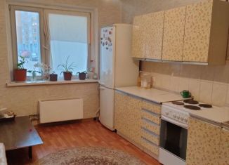 Сдается трехкомнатная квартира, 90 м2, Москва, Синявинская улица, 11к4