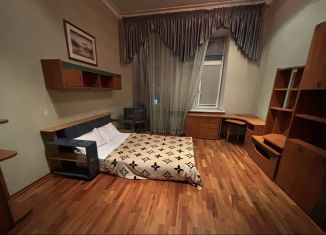 Сдам 3-комнатную квартиру, 120 м2, Санкт-Петербург, 8-я Советская улица, 50, муниципальный округ Смольнинское