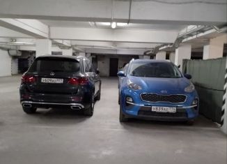 Сдается в аренду машиноместо, 18 м2, Алушта, Школьная улица, 19