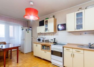 Продам 3-комнатную квартиру, 96 м2, Екатеринбург, улица Академика Шварца, 10к1, метро Ботаническая