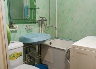 Сдается в аренду двухкомнатная квартира, 45 м2, Псков, улица Максима Горького, 21