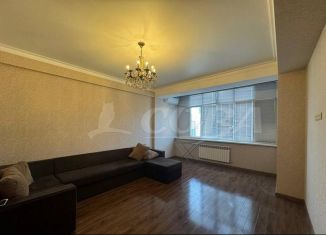 Продам 2-ком. квартиру, 80 м2, Дагестан, улица Времена Года, 8А