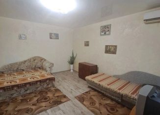 Сдаю 1-ком. квартиру, 40 м2, Феодосия, улица Нахимова, 42