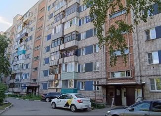 Сдам в аренду трехкомнатную квартиру, 60 м2, Бийск, Красноармейская улица, 174