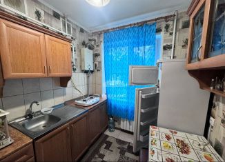 Сдается в аренду 2-комнатная квартира, 44 м2, Керчь, улица Войкова, 32