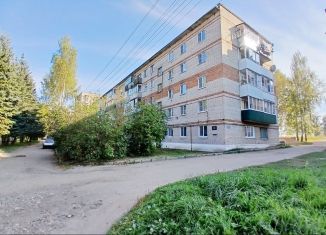 Продается 3-ком. квартира, 52 м2, поселок городского типа Голынки, улица Ленина, 10