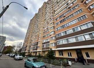 Сдам в аренду 1-ком. квартиру, 40 м2, Красногорск, Советская улица, 1