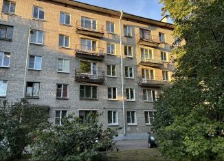 Продаю трехкомнатную квартиру, 55.7 м2, Санкт-Петербург, Школьная улица, 64, метро Чёрная речка