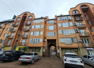 Сдаю в аренду 3-ком. квартиру, 86 м2, Астрахань, Берёзовский переулок, 12, Ленинский район