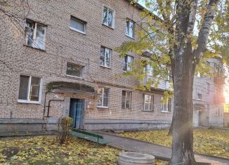 Продам трехкомнатную квартиру, 53 м2, село Шеметово, микрорайон Новый, 19