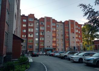 Сдаю 2-ком. квартиру, 72 м2, Бердск, улица Островского, 63