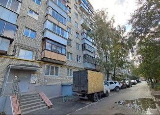 Трехкомнатная квартира на продажу, 57.1 м2, Курская область, улица Радищева, 86