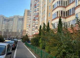 Продам 1-ком. квартиру, 37.6 м2, Курск, проспект Анатолия Дериглазова, 17