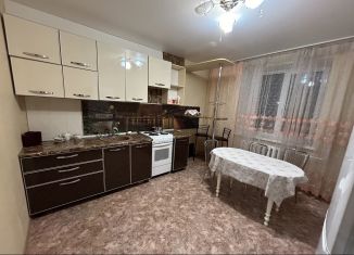 Сдаю 2-ком. квартиру, 66 м2, Нижнекамск, проспект Шинников, 13