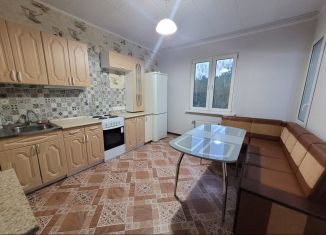 Сдаю в аренду 2-ком. квартиру, 65 м2, Калуга, Тарутинская улица, 231к9