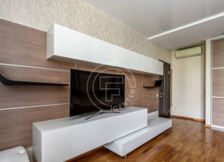 Сдается 4-ком. квартира, 170 м2, Екатеринбург, улица Маршала Жукова, 13, метро Уральская