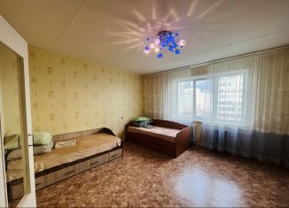 Сдается трехкомнатная квартира, 70 м2, Татарстан, улица Рифката Гайнуллина, 10