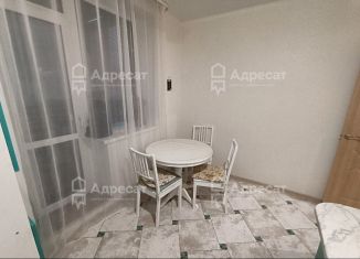 Аренда 1-ком. квартиры, 40 м2, Волгоград, улица Пожарского, 338А, ЖК Санаторный