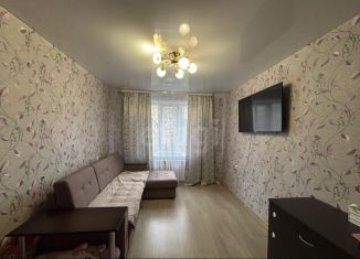 Продаю 1-ком. квартиру, 31 м2, Остров, улица ДОС, 21