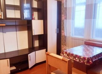 Сдам в аренду 2-ком. квартиру, 50 м2, Чапаевск, улица Черняховского, 3