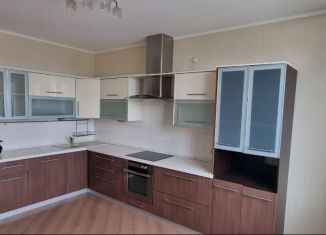 Сдается в аренду 3-комнатная квартира, 113 м2, Екатеринбург, улица Маршала Жукова, 13, Верх-Исетский район