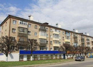 Продаю 2-ком. квартиру, 43 м2, Чебоксары, улица Космонавта Андрияна Григорьевича Николаева, 57