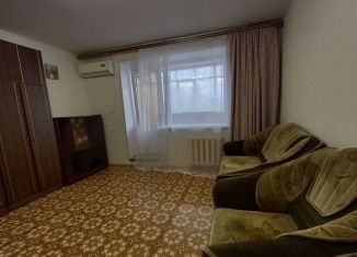 Сдам в аренду 1-ком. квартиру, 45 м2, Стерлитамак, улица Худайбердина, 202