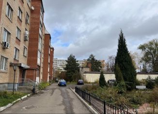 Продаю 2-комнатную квартиру, 62 м2, Серпухов, улица Горького, 32А