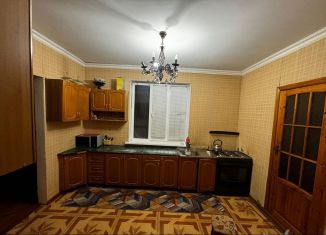 Сдам трехкомнатную квартиру, 105 м2, Дагестан, 3-я Вагонная улица, 62А