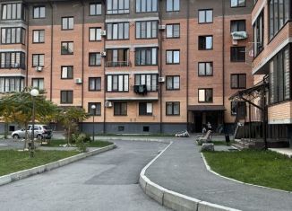 Продается двухкомнатная квартира, 85 м2, Владикавказ, улица Шамиля Джикаева, 6