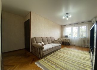 Продам 3-комнатную квартиру, 58.2 м2, Нальчик, улица Хмельницкого, 36, район Богданка
