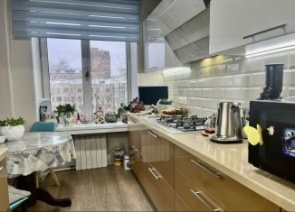 Аренда трехкомнатной квартиры, 90 м2, Москва, 3-я Кабельная улица, 2, район Лефортово