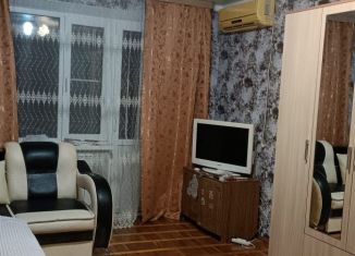 Сдается в аренду однокомнатная квартира, 38 м2, Славянск-на-Кубани, улица Лермонтова, 283