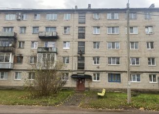 Трехкомнатная квартира на продажу, 56 м2, Ленинградская область, улица Есенина, 5