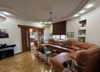 Продается трехкомнатная квартира, 90 м2, Волгоградская область, Комсомольская улица, 10