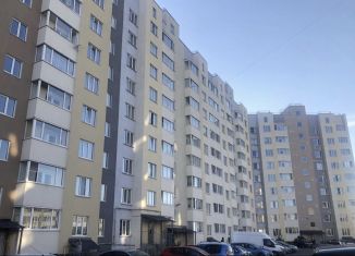 Сдается двухкомнатная квартира, 64.8 м2, Гатчина, улица Красных Военлётов, 2А