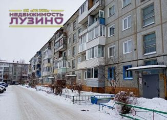 Продается 4-комнатная квартира, 60 м2, село Лузино, Комсомольская улица, 5